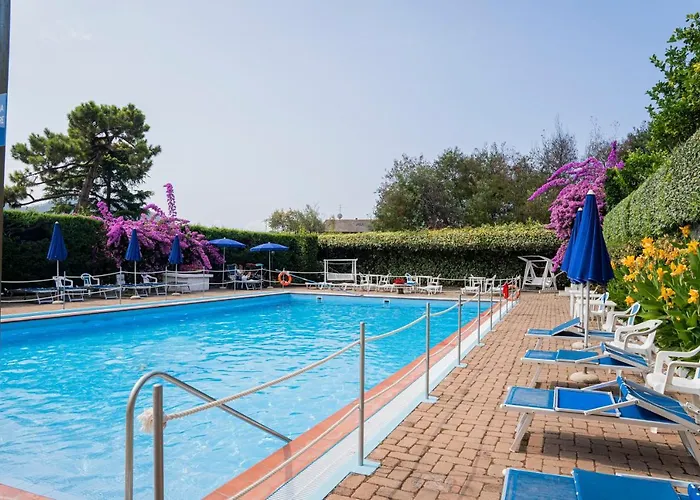 070 - Olanda Con Veranda Vista Mare A 5 Minuti Con Piscina Condominiale *